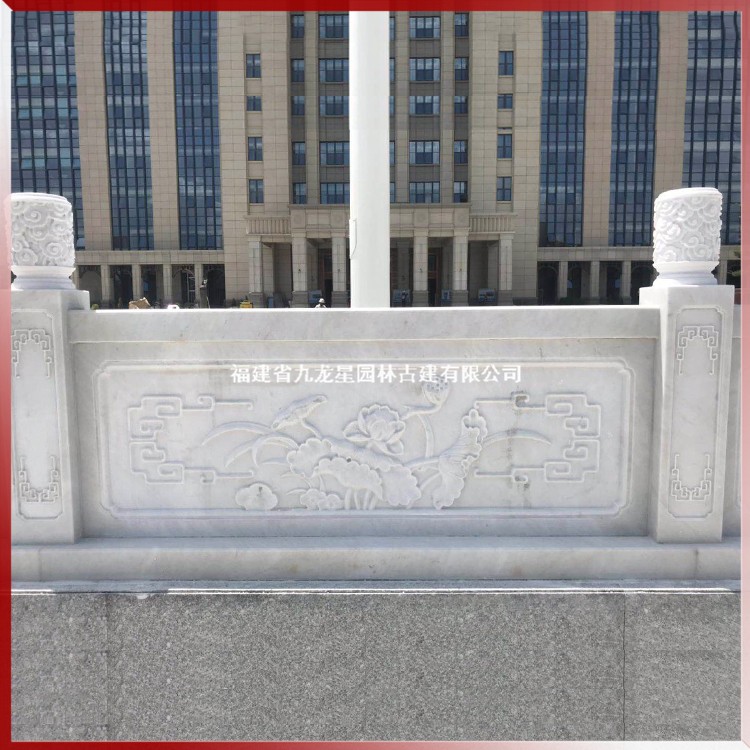 1618472559831213.jpg 石雕升旗臺(tái)欄桿圖片