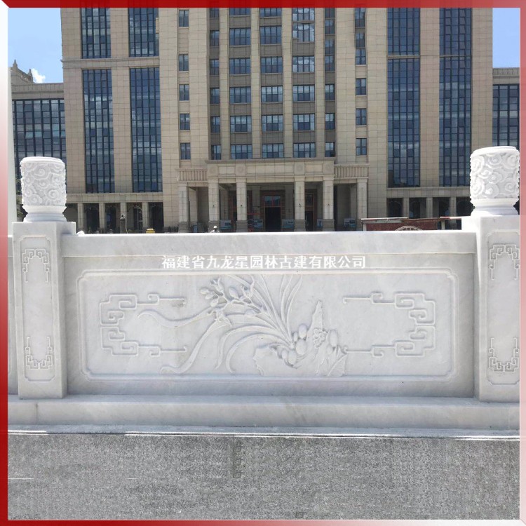 1618472610870802.jpg 石雕升旗臺(tái)欄桿圖片